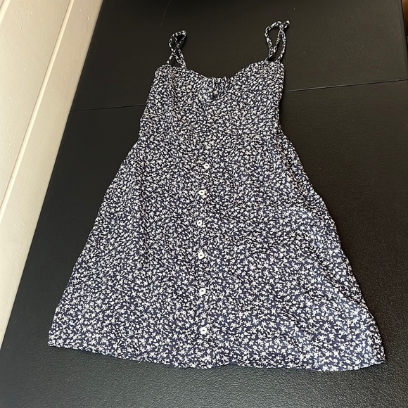 Skylar + Madison Dresses & Skirts - SKYLAR+MADISON Dark Blue & White Floral Sun Dress SZ Large